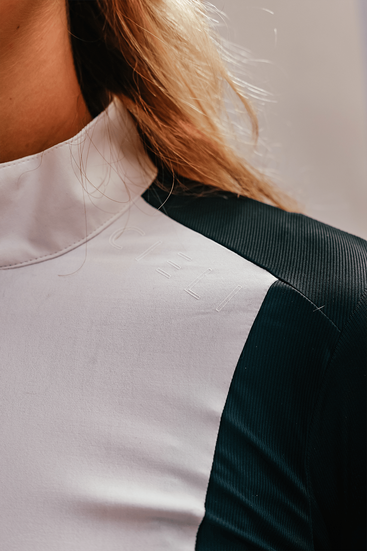 Close of the lined textured fabric with Cieli logo on the shoulder