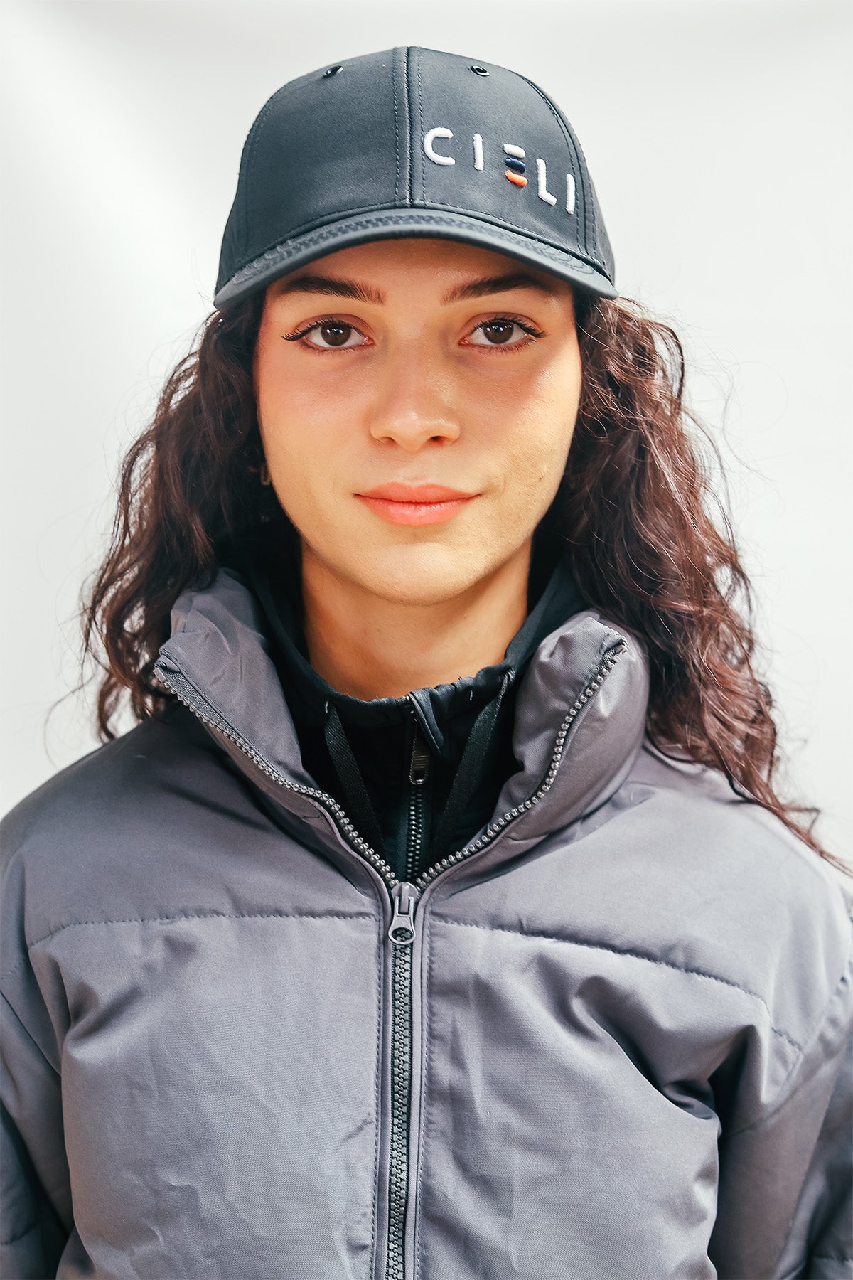 A Cieli Equestrian peak mesh baseball cap in royal black ideal for horse safari.