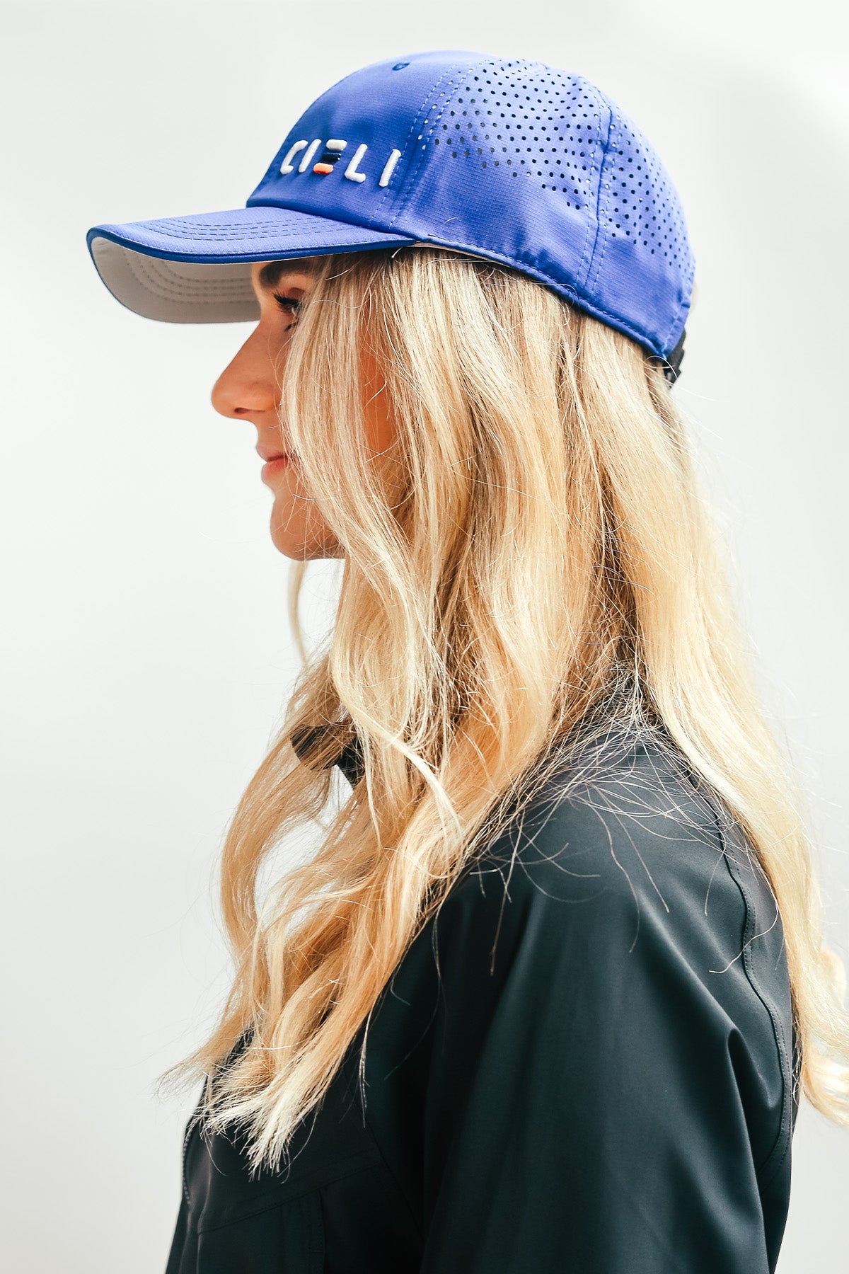 A Cieli Equestrian peak mesh baseball cap in royal blue ideal for horse safari.