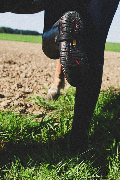 The Sergio Grass Flexy chap Walk and Ride line made of elastic, thin black and blue leather and has a zip on the outside ideal for African horse riding safaris