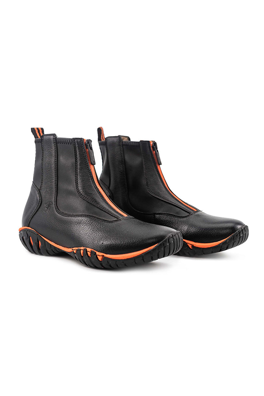 Sergio Grasso Dynamik Walk and Ride black and orange leather horse riding boots with chaps ideal for comfortable long distance riding and African horse safaris.