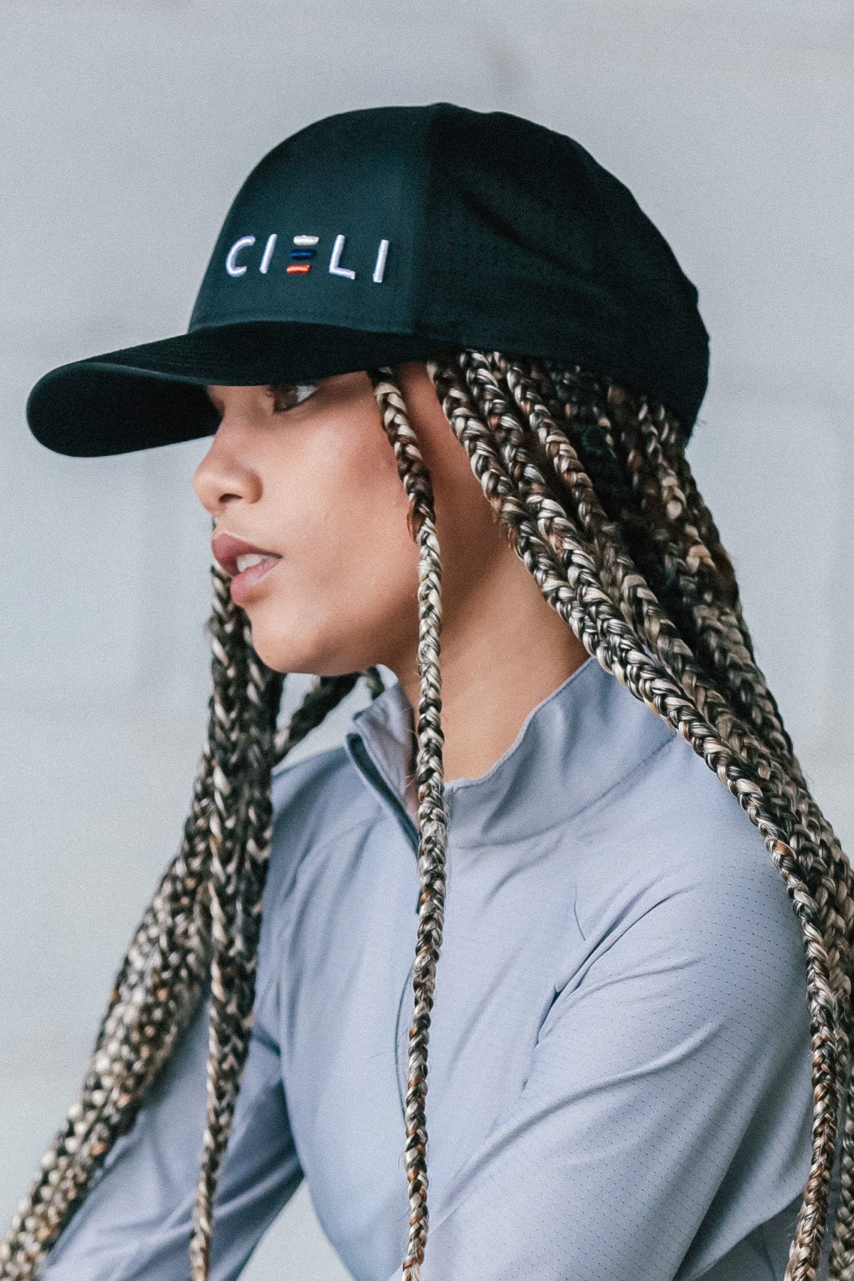 Lady wearing a Cieli Equestrian peak mesh baseball cap in black ideal for horse safari.